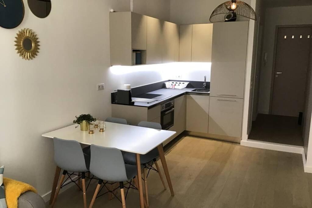 Appartement 2 Chambres Refait A Neuf, Climatise, A 2 Min De La Mer Nice Eksteriør bilde
