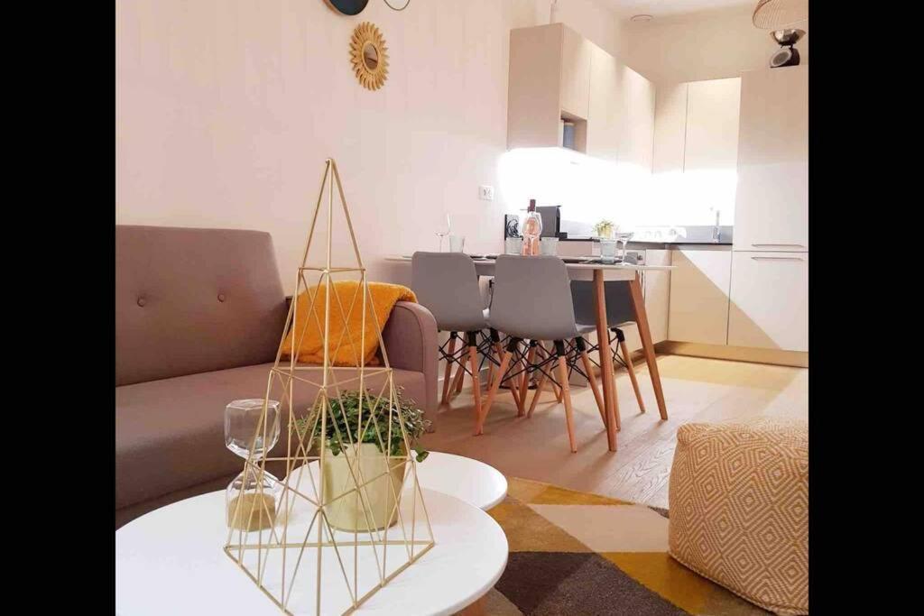 Appartement 2 Chambres Refait A Neuf, Climatise, A 2 Min De La Mer Nice Eksteriør bilde