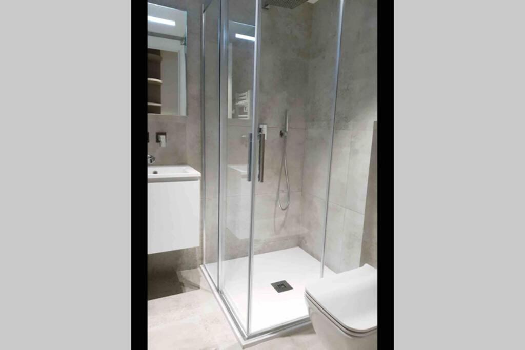 Appartement 2 Chambres Refait A Neuf, Climatise, A 2 Min De La Mer Nice Eksteriør bilde